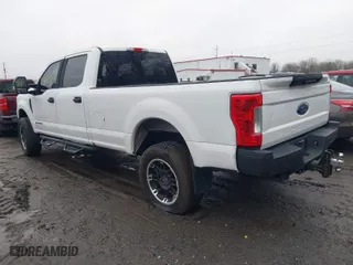 2017 Ford Super Duty F-250 SRW Lariat with VIN 1FT7W2BT5HEC76818, listed as a IAAI auction lot 40882791 with 173,973 mi miles. Bid and sale history available at carsss.com. Image 3.