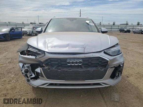 2024 Audi Q5 S line Premium Plus z VIN WA1EABFY9R2028418, wystawiony jako Copart lot #56371775 z przebiegiem 15 104 mil mil oraz Szkoda całkowita • Salvage title. Historia ofert i sprzedaży dostępna na DreamBid. Obrazek 5.