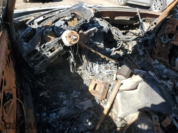 1984 Mercedes-Benz 500 z VIN WDBCA44A5EA079878, wystawiony jako Copart lot #49240915 z przebiegiem Nie podano mil oraz Nie do naprawy • Non repairable. Historia ofert i sprzedaży dostępna na DreamBid. Obrazek 8.