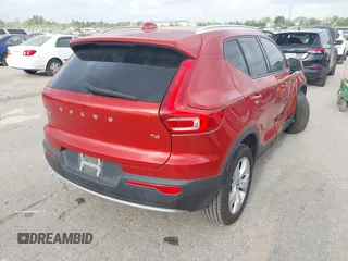 2022 Volvo XC40 Momentum z VIN YV4AC2HK5N2748975, wystawiony jako IAAI lot #42193600 z przebiegiem 50 663 mil mil oraz . Historia ofert i sprzedaży dostępna na DreamBid. Obrazek 4.