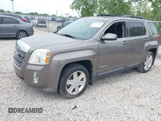 2011 GMC Terrain SLE-2 z VIN 2CTALSEC1B6331369, wystawiony jako IAAI lot #42285551 z przebiegiem 108 244 mil mil oraz . Historia ofert i sprzedaży dostępna na DreamBid. Obrazek 2.