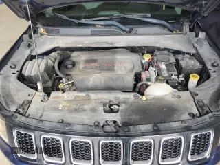2018 Jeep Compass Latitude z VIN 3C4NJCBB6JT265612, wystawiony jako Copart lot #56628905 z przebiegiem 108 592 mil mil oraz Szkoda całkowita • Salvage title. Historia ofert i sprzedaży dostępna na DreamBid. Obrazek 11.