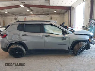2019 Jeep Compass Latitude с VIN 3C4NJDBB1KT622637, выставлен на аукционе IAAI как лот 42567584 с пробегом Не указан миль и . История ставок и продаж доступна на DreamBid. Изображение 13.
