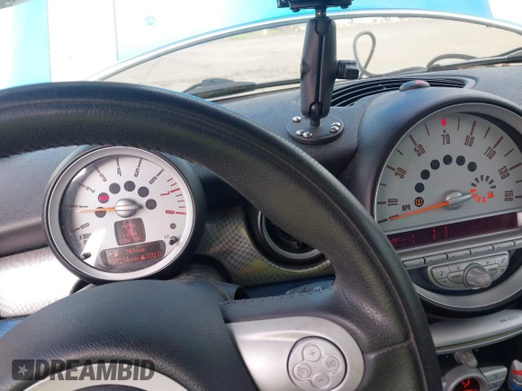 2008 MINI Hardtop S z VIN WMWMF73548TT91208, wystawiony jako IAAI lot #42747902 z przebiegiem 137 214 mil mil oraz . Historia ofert i sprzedaży dostępna na DreamBid. Obrazek 7.
