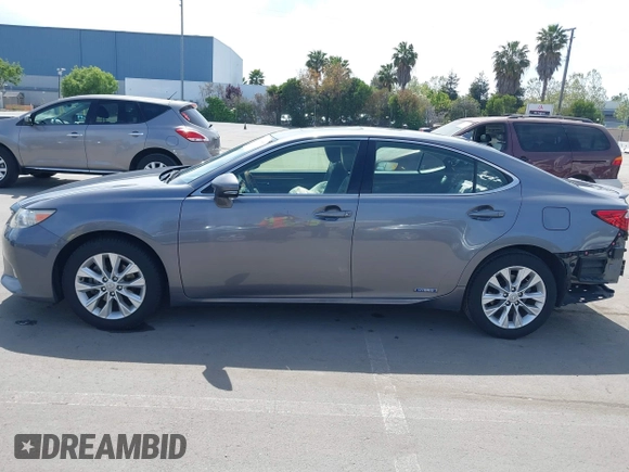 2013 Lexus ES 300h Hybrid with VIN JTHBW1GG6D2023923, listed as a IAAI auction lot 42099648 with 226,437 mi miles. Bid and sale history available at carsss.com. Image 15.
