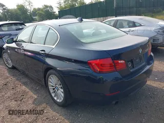 2012 BMW 5 Series 535i xDrive z VIN WBAFU7C55CDU57265, wystawiony jako IAAI lot #42410367 z przebiegiem 265 623 mil mil oraz . Historia ofert i sprzedaży dostępna na DreamBid. Obrazek 3.
