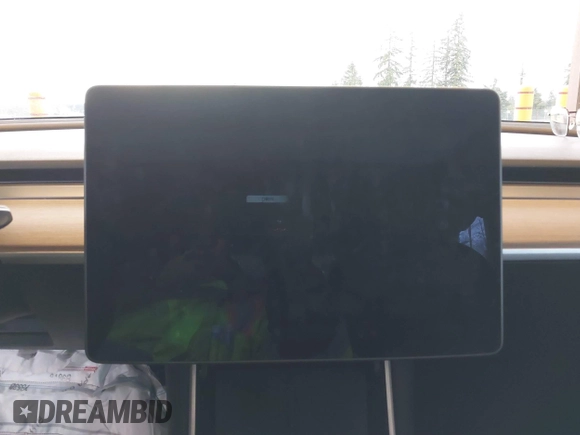 2018 Tesla Model 3 Long Range Battery z VIN 5YJ3E1EA7JF035949, wystawiony jako IAAI lot #41627027 z przebiegiem Nie podano mil oraz . Historia ofert i sprzedaży dostępna na DreamBid. Obrazek 7.