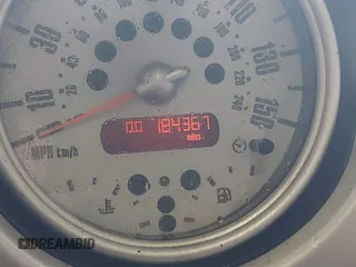 2005 MINI Hardtop с VIN WMWRC33445TJ65289, выставлен на аукционе IAAI как лот 42358377 с пробегом 184 367 миль миль и . История ставок и продаж доступна на DreamBid. Изображение 15.