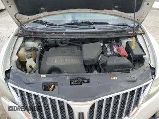 2011 Lincoln MKX z VIN 2LMDJ8JK3BBJ27582, wystawiony jako Copart lot #56555245 z przebiegiem 171 872 mil mil oraz Szkoda całkowita • Salvage title. Historia ofert i sprzedaży dostępna na DreamBid. Obrazek 12.