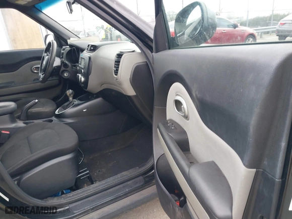 2015 Kia Soul with VIN KNDJN2A25F7118210, listed as a IAAI auction lot 41531992 with 117,759 mi miles. Bid and sale history available at carsss.com. Image 5.