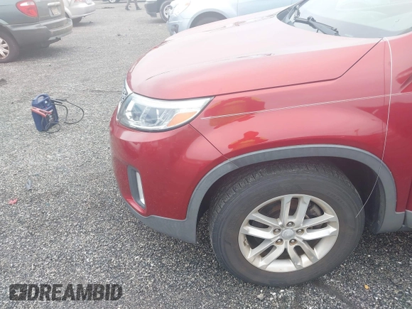 2014 Kia Sorento LX z VIN 5XYKT4A73EG547445, wystawiony jako IAAI lot #42277363 z przebiegiem 76 026 mil mil oraz . Historia ofert i sprzedaży dostępna na DreamBid. Obrazek 6.