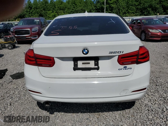 2017 BMW 3 Series 320i z VIN WBA8E1G3XHNU18555, wystawiony jako Copart lot #57665275 z przebiegiem Nie podano mil oraz Szkoda całkowita • Salvage title. Historia ofert i sprzedaży dostępna na DreamBid. Obrazek 6.