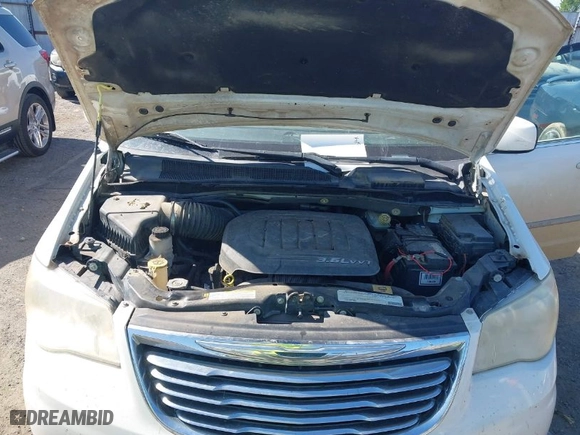 2011 Chrysler Town & Country Touring with VIN 2A4RR5DG0BR719835, listed as a IAAI auction lot 42018522 with 181,678 mi miles. Bid and sale history available at carsss.com. Image 10.
