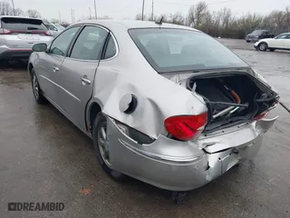 2007 Buick LaCrosse CXL with VIN 2G4WD582471197279, listed as a IAAI auction lot 41882404 with 117,547 mi miles. Bid and sale history available at carsss.com. Image 3.