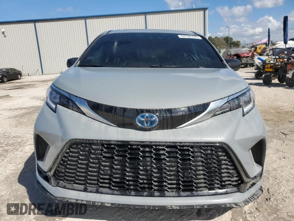2023 Toyota Sienna XSE with VIN 5TDXSKFC0PS107594, listed as a Copart auction lot 44790745 with 28,679 mi miles and Salvage Title. Bid and sale history available at carsss.com. Image 5.