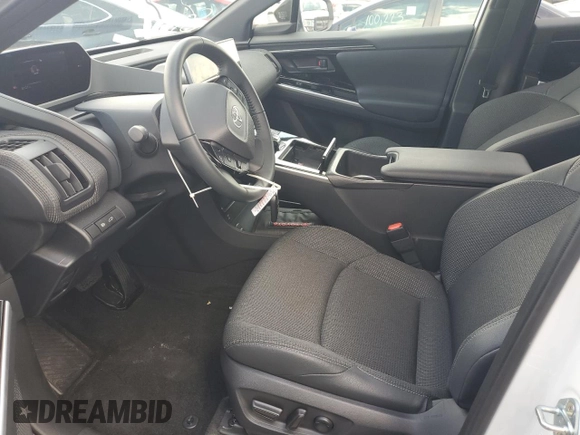 2025 Toyota bZ4X XLE с VIN JTMAAAAA4SA055322, выставлен на аукционе Copart как лот 60973145 с пробегом 4 121 миль миль и На запчасти • Non repairable. История ставок и продаж доступна на DreamBid. Изображение 7.
