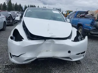 2023 Tesla Model Y Long Range z VIN 7SAYGAEEXPF647352, wystawiony jako IAAI lot #41955933 z przebiegiem Nie podano mil oraz . Historia ofert i sprzedaży dostępna na DreamBid. Obrazek 13.