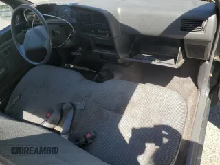 1994 Toyota Pickup z VIN 4TARN81A8RZ287705, wystawiony jako Copart lot #58603125 z przebiegiem 146 940 mil mil oraz Tytuł czysty. Historia ofert i sprzedaży dostępna na DreamBid. Obrazek 8.