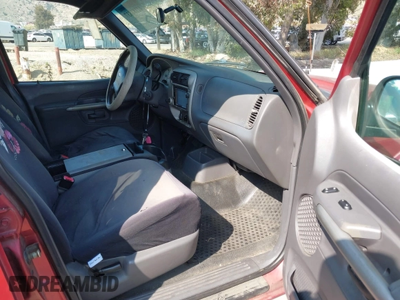 2002 Ford Explorer Sport Trac Value z VIN 1FMZU67EX2UC75933, wystawiony jako IAAI lot #42181837 z przebiegiem 223 979 mil mil oraz . Historia ofert i sprzedaży dostępna na DreamBid. Obrazek 5.