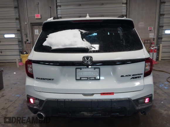 2025 Honda Passport Black Edition z VIN 5FNYF8H84SB003594, wystawiony jako IAAI lot #41582469 z przebiegiem Nie podano mil oraz . Historia ofert i sprzedaży dostępna na DreamBid. Obrazek 15.