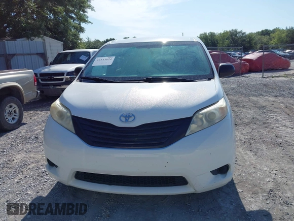 2016 Toyota Sienna L z VIN 5TDZK3DC7GS735427, wystawiony jako IAAI lot #42333624 z przebiegiem 82 599 mil mil oraz . Historia ofert i sprzedaży dostępna na DreamBid. Obrazek 12.