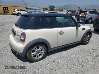 2013 MINI Hardtop z VIN WMWSU3C50DT685902, wystawiony jako Copart lot #58071935 z przebiegiem 114 908 mil mil oraz Szkoda całkowita • Salvage title. Historia ofert i sprzedaży dostępna na DreamBid. Obrazek 3.