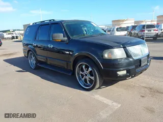2005 Ford Expedition Eddie Bauer with VIN 1FMPU17505LA25797, listed as a IAAI auction lot 41860548 with 130,044 mi miles. Bid and sale history available at carsss.com. Image 1.