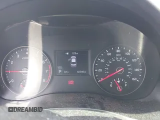 2017 Kia Cadenza Technology z VIN KNALC4J10H5047494, wystawiony jako IAAI lot #42149845 z przebiegiem 82 385 mil mil oraz . Historia ofert i sprzedaży dostępna na DreamBid. Obrazek 7.