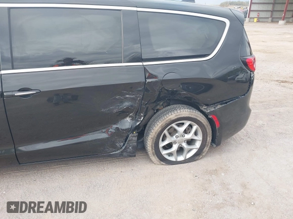 2018 Chrysler Pacifica Touring Plus z VIN 2C4RC1FG7JR358146, wystawiony jako IAAI lot #42155238 z przebiegiem 73 914 mil mil oraz . Historia ofert i sprzedaży dostępna na DreamBid. Obrazek 6.
