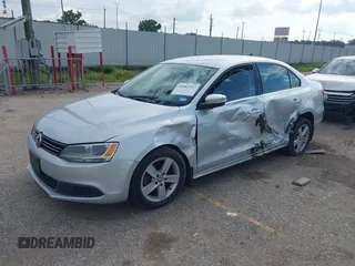2013 Volkswagen Jetta TDI w/Premium/Nav с VIN 3VWLL7AJ9DM203506, выставлен на аукционе IAAI как лот 42682513 с пробегом 137 614 миль миль и . История ставок и продаж доступна на DreamBid. Изображение 17.