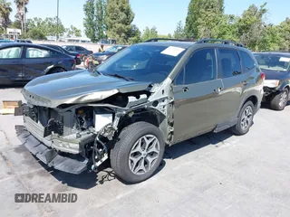 2022 Subaru Forester Premium z VIN JF2SKAEC2NH431414, wystawiony jako IAAI lot #42404661 z przebiegiem 51 516 mil mil oraz . Historia ofert i sprzedaży dostępna na DreamBid. Obrazek 18.