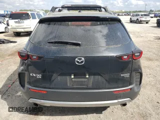 2023 Mazda CX-50 Premium z VIN 7MMVABDY8PN114761, wystawiony jako Copart lot #49092805 z przebiegiem 27 528 mil mil oraz Tytuł czysty. Historia ofert i sprzedaży dostępna na DreamBid. Obrazek 6.