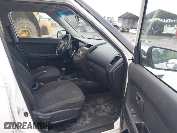 2011 Kia Soul with VIN KNDJT2A18B7346869, listed as a IAAI auction lot 41367423 with 156,070 mi miles. Bid and sale history available at carsss.com. Image 5.