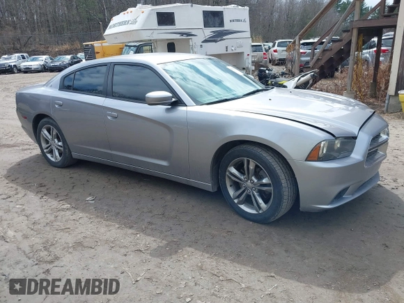 2013 Dodge Charger SXT z VIN 2C3CDXJG9DH678838, wystawiony jako IAAI lot #41901113 z przebiegiem 134 068 mil mil oraz . Historia ofert i sprzedaży dostępna na DreamBid. Obrazek 1.