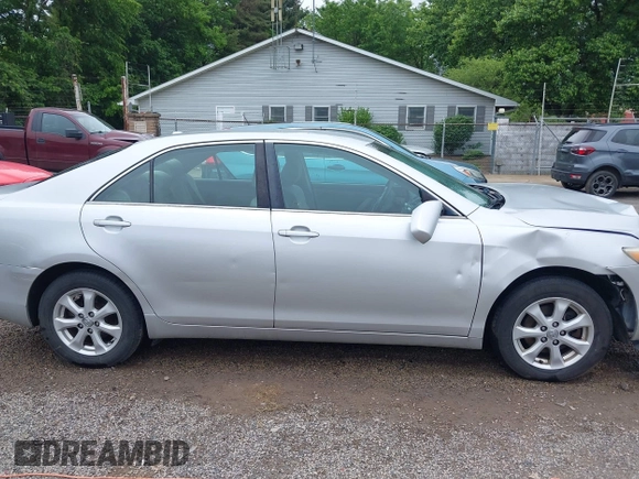 2011 Toyota Camry LE z VIN 4T1BF3EK6BU671814, wystawiony jako IAAI lot #42367753 z przebiegiem 182 728 mil mil oraz . Historia ofert i sprzedaży dostępna na DreamBid. Obrazek 13.