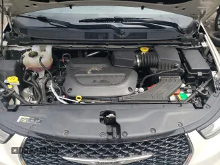 2021 Chrysler Pacifica Touring L with VIN 2C4RC1BGXMR559226, listed as a Copart auction lot 59515235 with 61,219 mi miles and Salvage title. Bid and sale history available at DreamBid. Image 12.