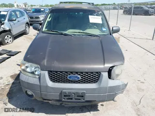 2007 Ford Escape XLT with VIN 1FMYU03167KA10635, listed as a IAAI auction lot 42009859 with 1 mi miles. Bid and sale history available at carsss.com. Image 12.