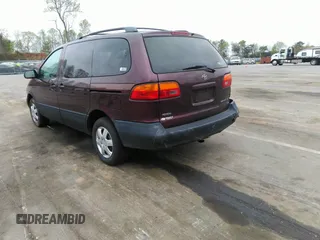 2000 Toyota Sienna LE with VIN 4T3ZF13C8YU209477, listed as a IAAI auction lot 41952970 with 293,084 mi miles. Bid and sale history available at carsss.com. Image 3.