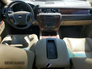 2013 Chevrolet Avalanche LTZ z VIN 3GNTKGE74DG217811, wystawiony jako Copart lot #53439525 z przebiegiem 233 296 mil mil oraz Czysty tytuł • Clean title. Historia ofert i sprzedaży dostępna na DreamBid. Obrazek 8.