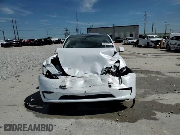 2024 Tesla Model Y Long Range z VIN 7SAYGDEE0RA313929, wystawiony jako Copart lot #59548725 z przebiegiem Nie podano mil oraz Szkoda całkowita • Salvage title. Historia ofert i sprzedaży dostępna na DreamBid. Obrazek 13.