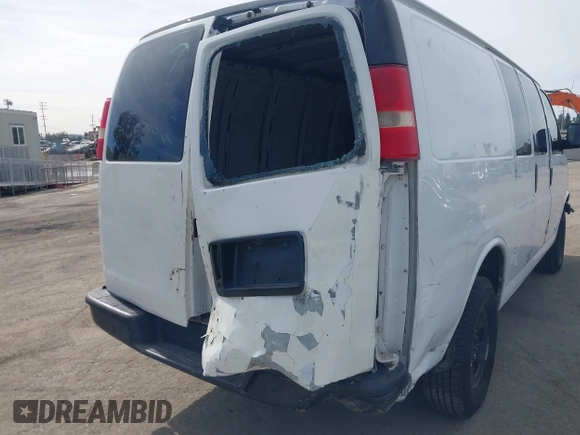 2007 GMC Savana Cargo with VIN 1GTGG25VX71150759, listed as a IAAI auction lot 41657033 with 237,546 mi miles. Bid and sale history available at carsss.com. Image 6.