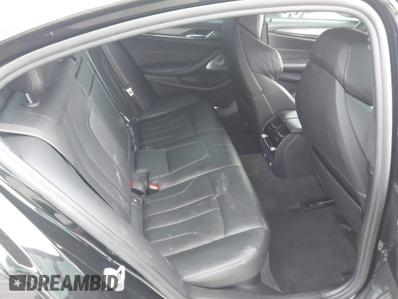 2019 BMW M5 z VIN WBSJF0C51KB447804, wystawiony jako IAAI lot #41848760 z przebiegiem 83 303 mil mil oraz . Historia ofert i sprzedaży dostępna na DreamBid. Obrazek 8.