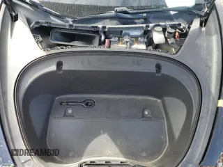 2018 Tesla Model 3 Long Range Battery z VIN 5YJ3E1EB1JF085139, wystawiony jako Copart lot #46888915 z przebiegiem 158 435 mil mil oraz Szkoda całkowita • Salvage title. Historia ofert i sprzedaży dostępna na DreamBid. Obrazek 11.