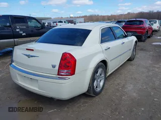 2008 Chrysler 300 C Hemi with VIN 2C3KA63H18H335807, listed as a IAAI auction lot 41986105 with 149,837 mi miles and . Bid and sale history available at carsss.com. Image 4.