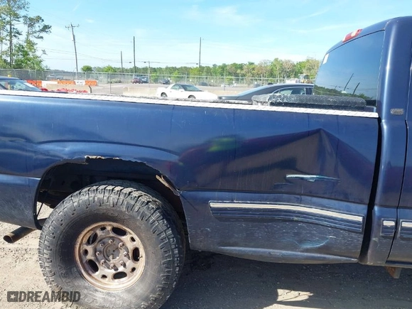 2000 Chevrolet Silverado 2500 LS with VIN 1GCGC29U0YE149496, listed as a IAAI auction lot 41967368 with 282,833 mi miles. Bid and sale history available at carsss.com. Image 6.
