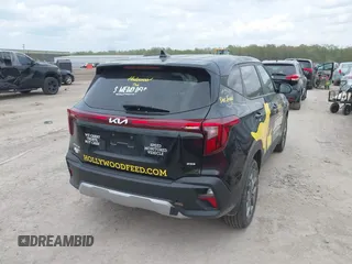 2024 Kia Seltos LX z VIN KNDEPCAA6R7538104, wystawiony jako IAAI lot #42150483 z przebiegiem 28 707 mil mil oraz . Historia ofert i sprzedaży dostępna na DreamBid. Obrazek 4.