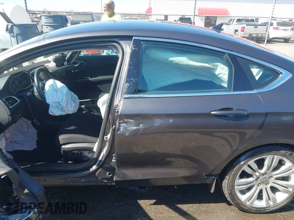 2015 Chrysler 200 Limited with VIN 1C3CCCAB1FN626906, listed as a IAAI auction lot 41644390 with 69,072 mi miles. Bid and sale history available at carsss.com. Image 17.