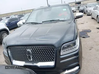2021 Lincoln Navigator Black Label z VIN 5LMJJ2TT6MEL13834, wystawiony jako IAAI lot #41801640 z przebiegiem 59 843 mil mil oraz . Historia ofert i sprzedaży dostępna na DreamBid. Obrazek 12.
