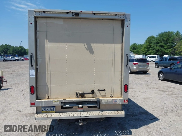 2018 Ford Transit z VIN 1FDBF8ZM8JKA99681, wystawiony jako IAAI lot #42656275 z przebiegiem 65 897 mil mil oraz . Historia ofert i sprzedaży dostępna na DreamBid. Obrazek 16.
