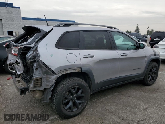 2018 Jeep Cherokee Trailhawk z VIN 1C4PJMBB8JD582506, wystawiony jako Copart lot #47898025 z przebiegiem 72 674 mil mil oraz Szkoda całkowita • Salvage title. Historia ofert i sprzedaży dostępna na DreamBid. Obrazek 3.